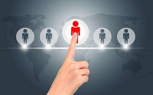 如今越来越多的企业都有了自己的网站，这些企业通过网络进行营销，逐步赚取更多的收益。但同时企业在网络建设中也会存在很多致命问题，企业怎么才能解决好这些相关的问题呢？ 一、网站定位要准确 很多企业网站上所展示的内容，仅仅只是自己公司的产品、公司简介、促销信息而已，并没有很好的发挥网络互动这一功能。这也是为什么有优秀的网站与不优秀网站这两个说辞。一个优秀的企业网站，是需要提供企业与用户之间直接交流的渠道，同时也可以作为企业的一种销售机遇。 网站定位准确不仅是对企业网站的一个宣传，也是让用户准确清晰地知道你的网站是干什么的，根据定位制定一系列措施，明确产品等信息，让客户清楚地知道你在卖什么，该产品的用途是什么，产品有哪些优势。不至于用户进入你的网站一脸懵。 二、找一个靠谱的网站设计公司 一家优秀的网站设计公司背后一定是有一支非常强大的技术团队，并且企业要有一定的了解、有专业的对接项目经理人以及完善的规划理念;尤其是在网站上线之后，公司也需要有一系列的售后服务。这些都是一般网站设计公司所缺少的重要条件。 三、图片又多又想“动起来” 网站如果加上Flash或是贴上过多的图片，必然会影响到网站页面的加载速度，这会导致一部分没有耐性等待的用户会直接关闭网页。相反，如果是一个干净利落、响应速度很快的网站会让用户在短时间内找到他所需要的信息，是能够大大提升用户对网站的好感。 四、不及时更新的网站 如果一个网站打开后还保持两年前更新时间的状态，这会让用户觉得是一个被荒废的网站，更别提会有进一步的互动了。即使网站不是每天更新，我们也要保持相应的更新频率。另外网站中所添加的“留言板”、“简历投递”等用户互动的地方要及时反馈。 五、首页分区不明，让人阅读凌乱 网站首页切忌杂乱无章，把公司的性质和所需要展示的内容简要说明即可，最好有清晰的类别栏目选项，让浏览者能够快速找到自己的需求，并判断是否要继续点击。压缩宽幅图片或视频体量时，不要因加载时间过长而让阅读者失去耐心。 进行网站的建设，需要缜密的规划和强有力的执行，还要根据用户的需求做出及时调整并收集各种反馈信息，不断完善网站内容的更新，才能打造出知名度很高的网站。